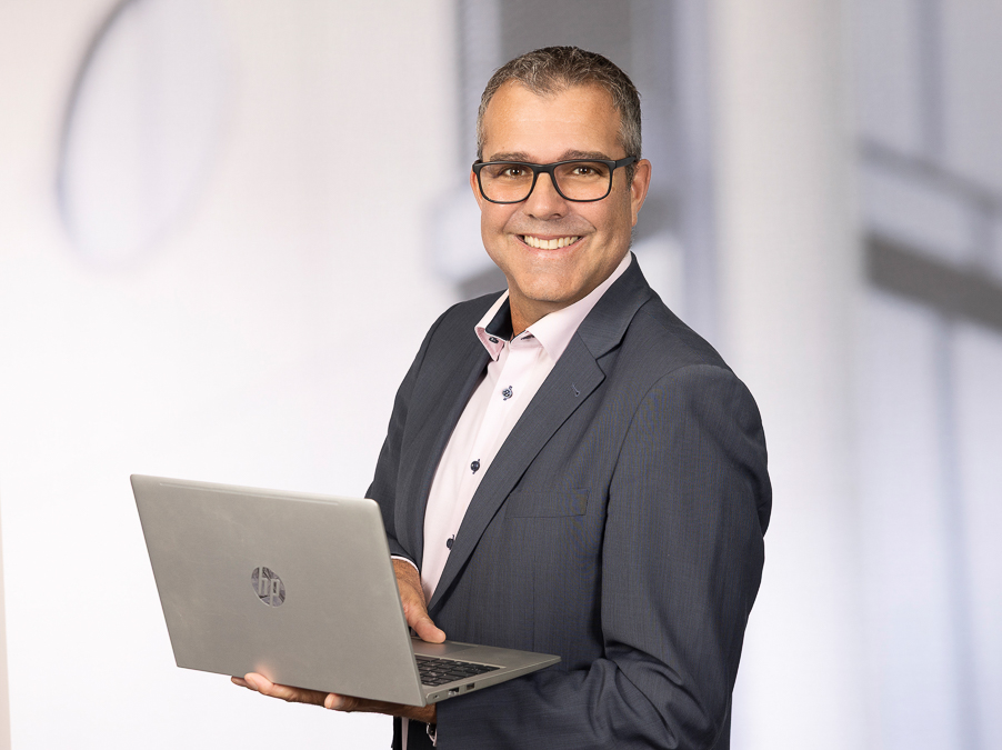 87076-Herr_Rippel_Steffen_Laptop_q